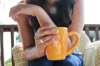 Frau mit Kaffee